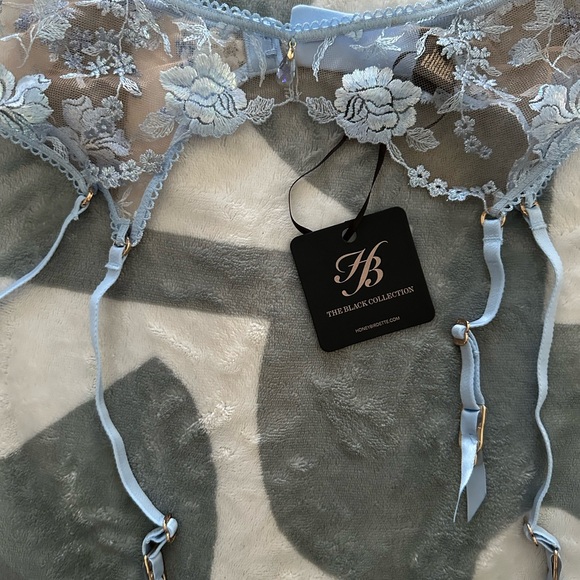 WHITNEY
BABY BLUE SUSPENDER XS - Picture 12 of 14